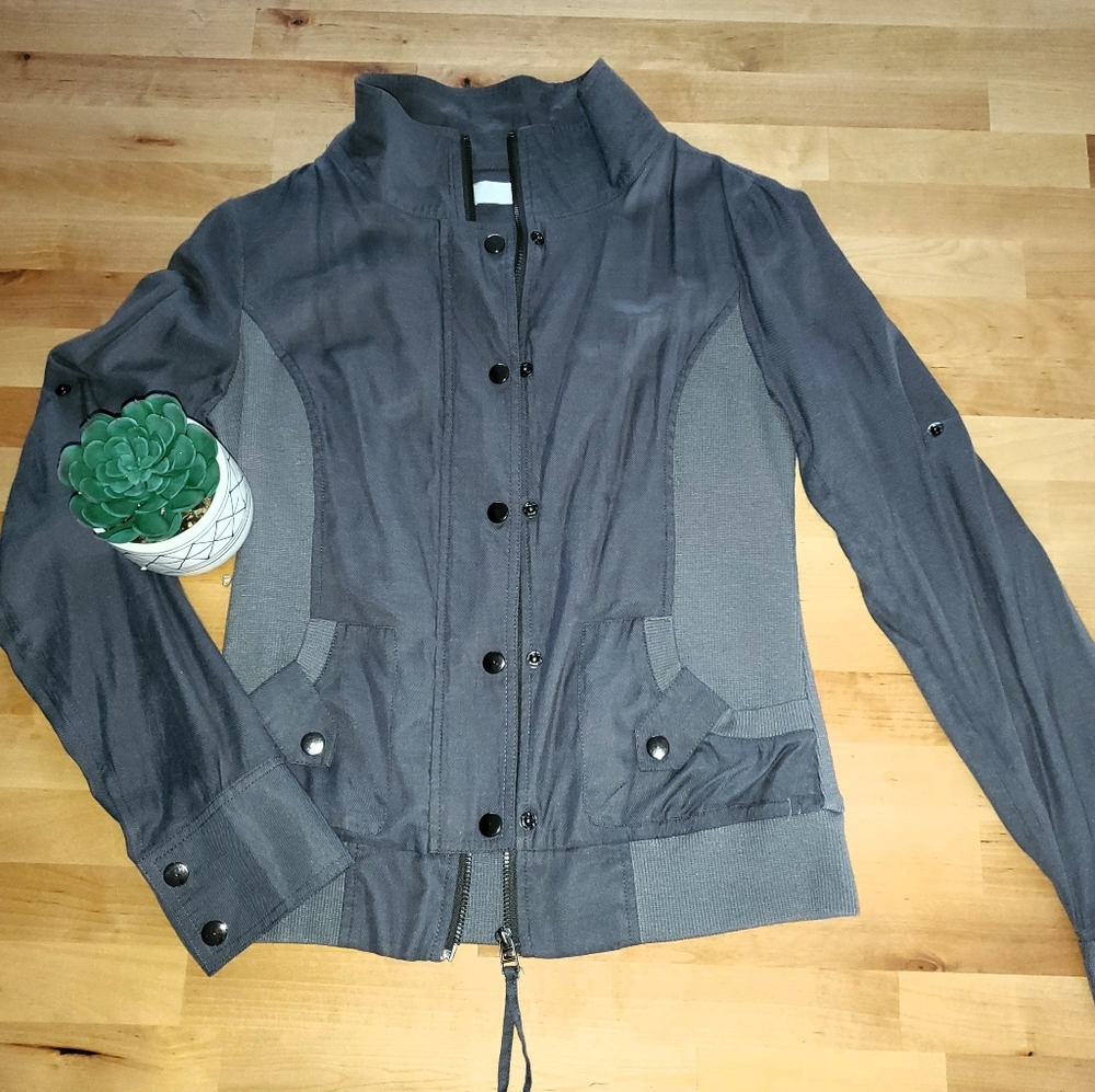 Gray Jacket. (Chaqueta gris)
